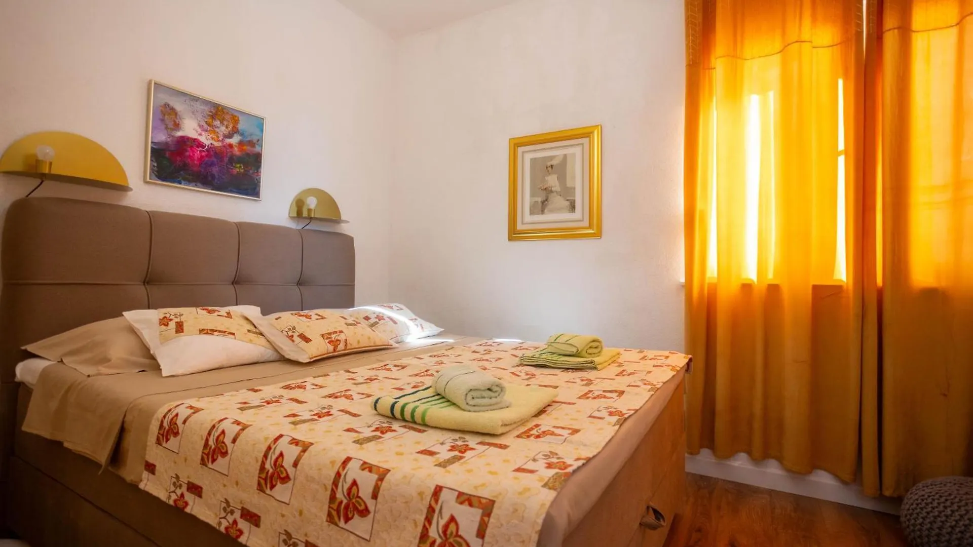 Apartments Sunshine With Pool Trogir