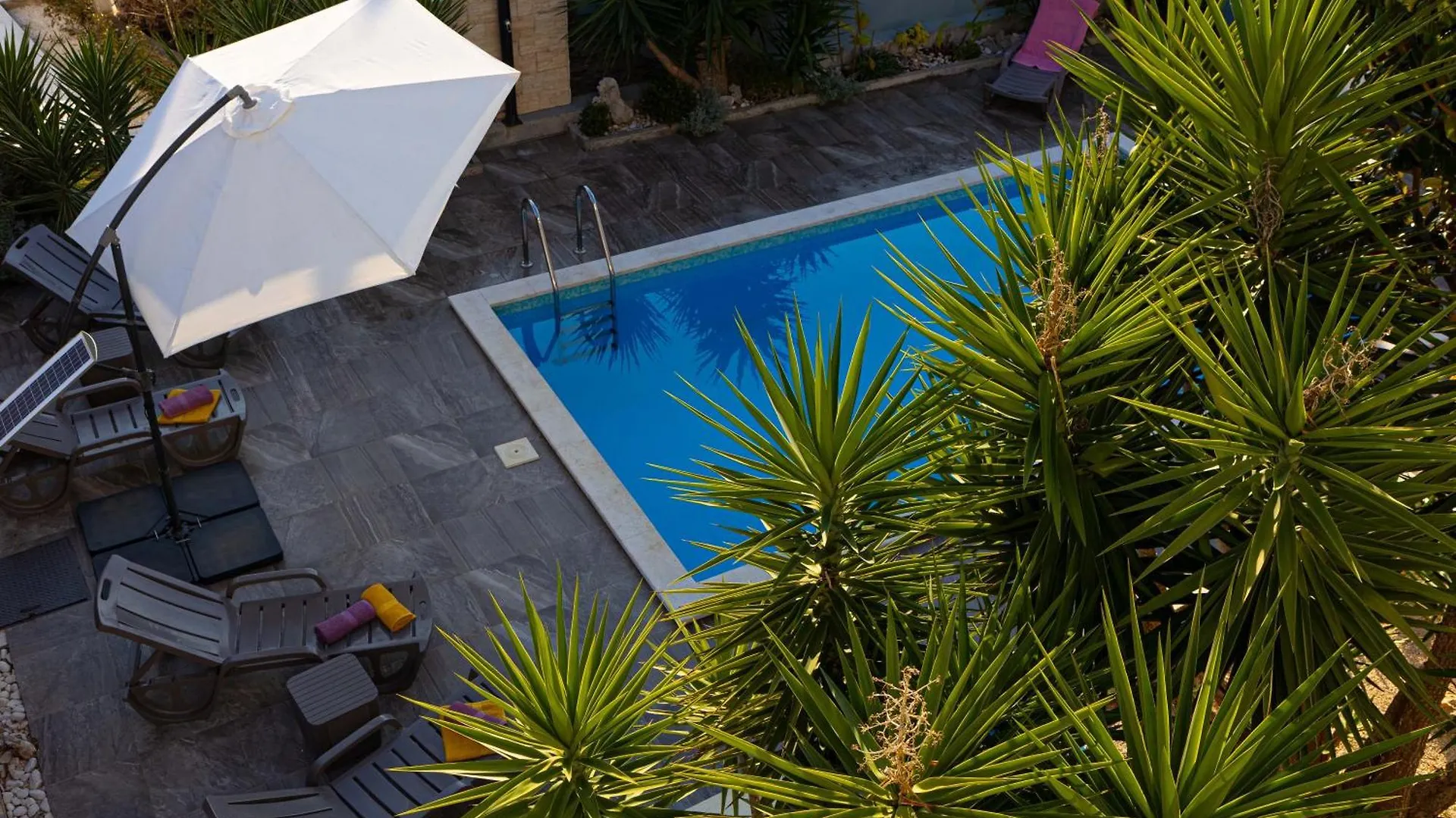 Apartments Sunshine With Pool Trogir