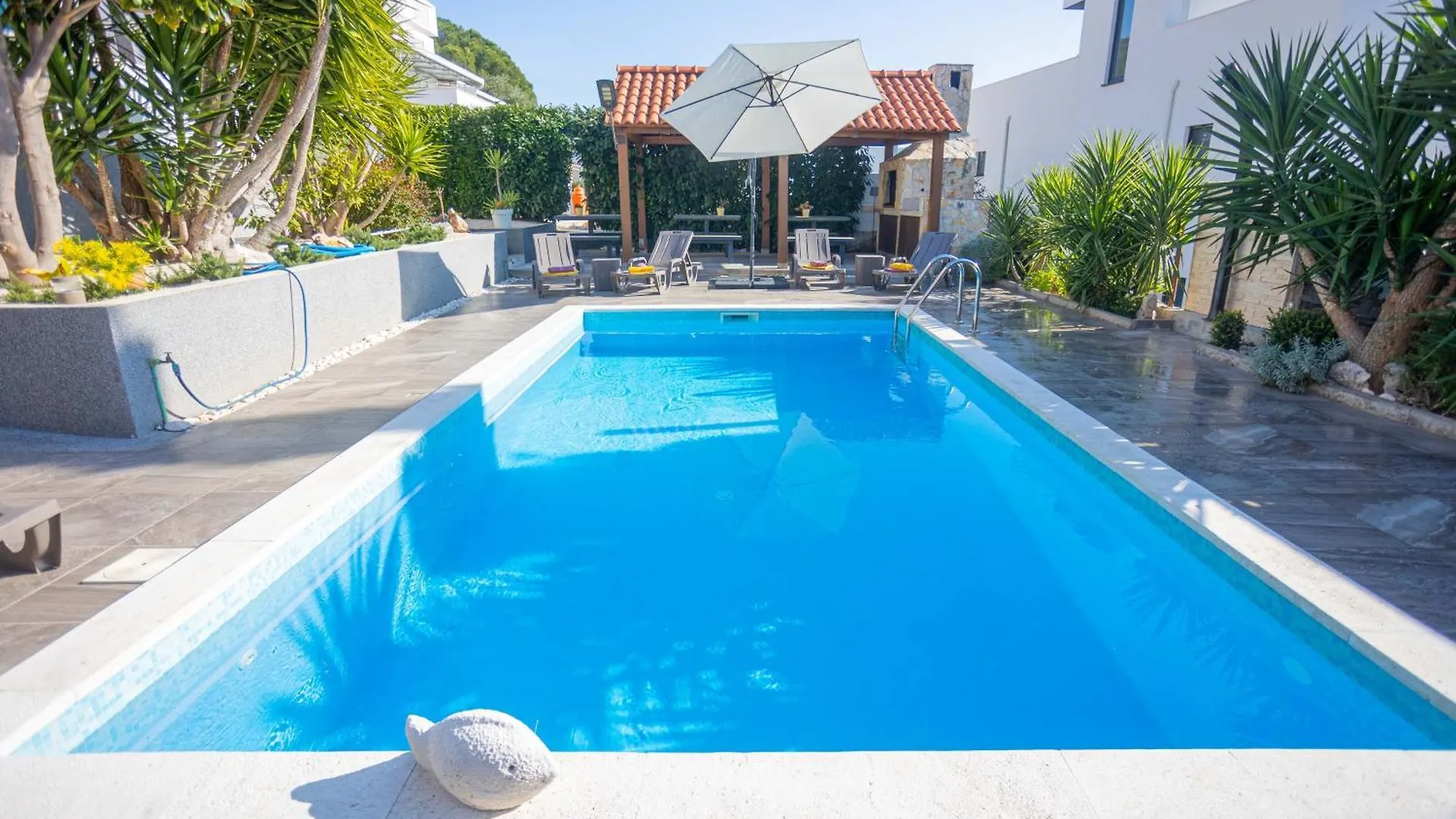 Apartments Sunshine With Pool Trogir