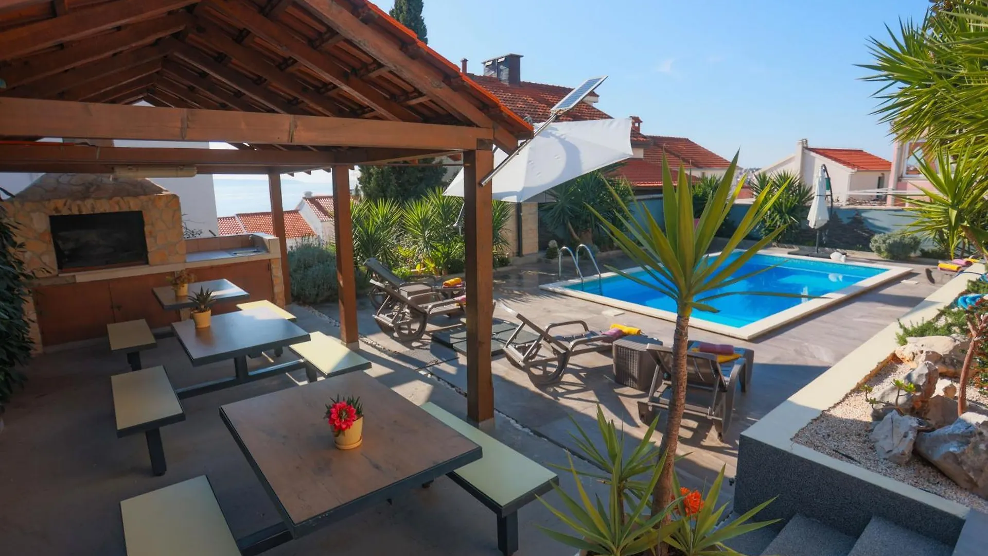 Apartments Sunshine With Pool Trogir